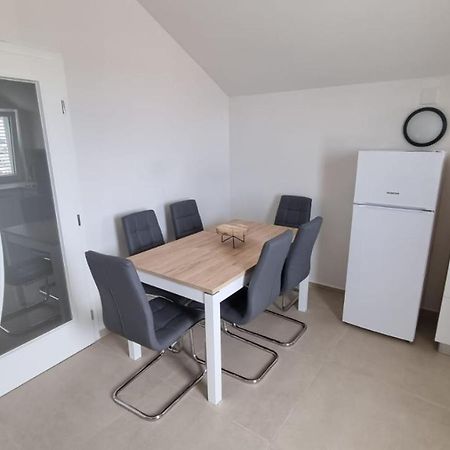 Kings Landing Apartment Novalja Exterior photo