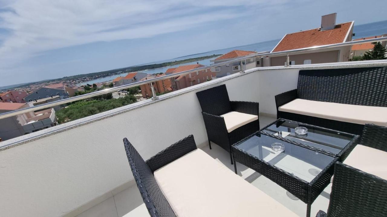 Kings Landing Apartment Novalja Exterior photo