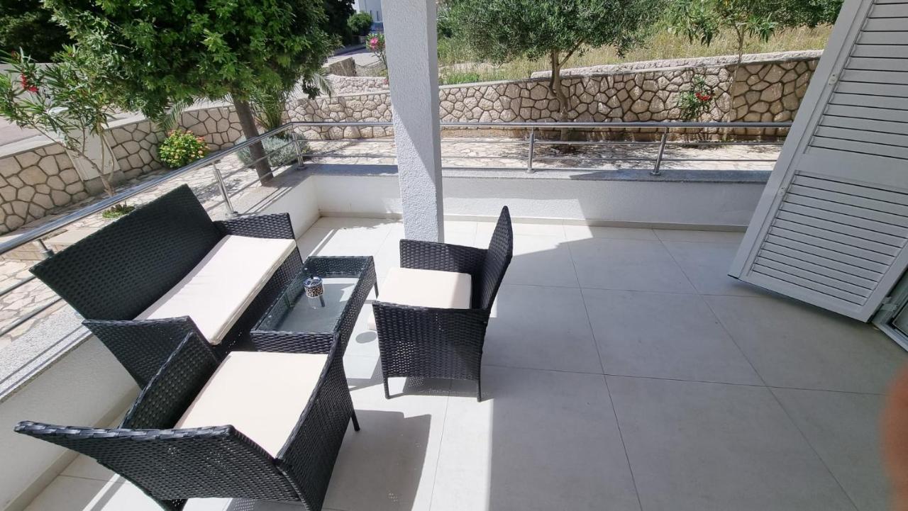 Kings Landing Apartment Novalja Exterior photo