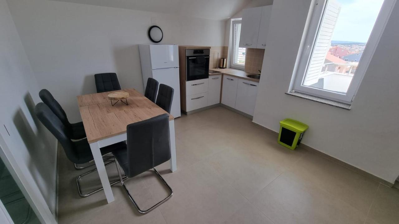 Kings Landing Apartment Novalja Exterior photo