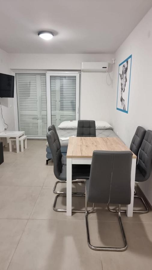 Kings Landing Apartment Novalja Exterior photo