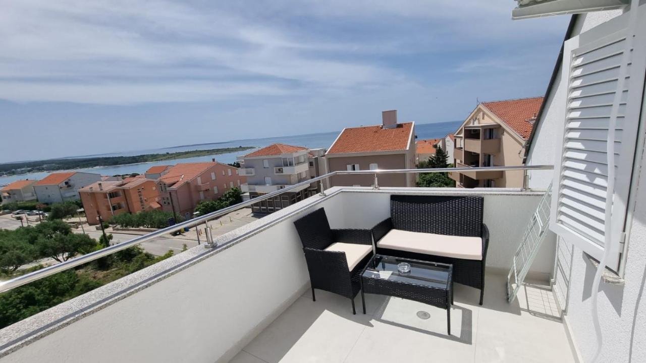 Kings Landing Apartment Novalja Exterior photo