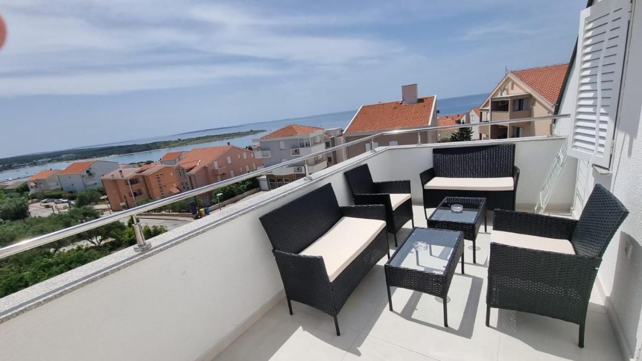 Kings Landing Apartment Novalja Exterior photo