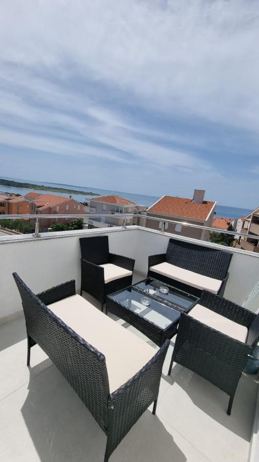 Kings Landing Apartment Novalja Exterior photo
