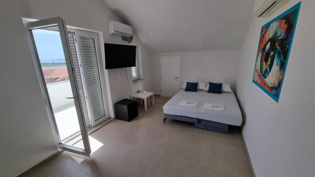 Kings Landing Apartment Novalja Exterior photo
