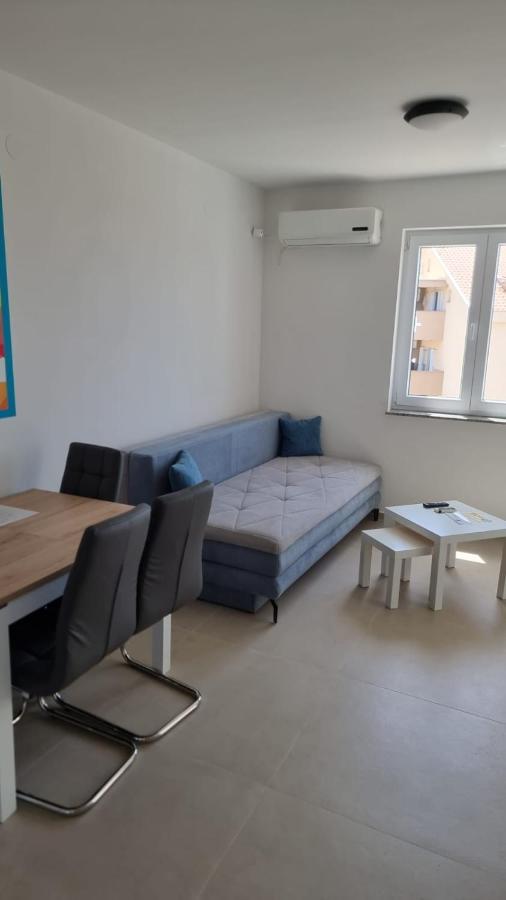 Kings Landing Apartment Novalja Exterior photo