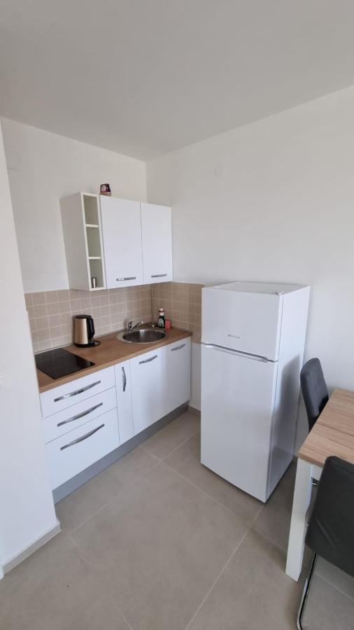 Kings Landing Apartment Novalja Exterior photo