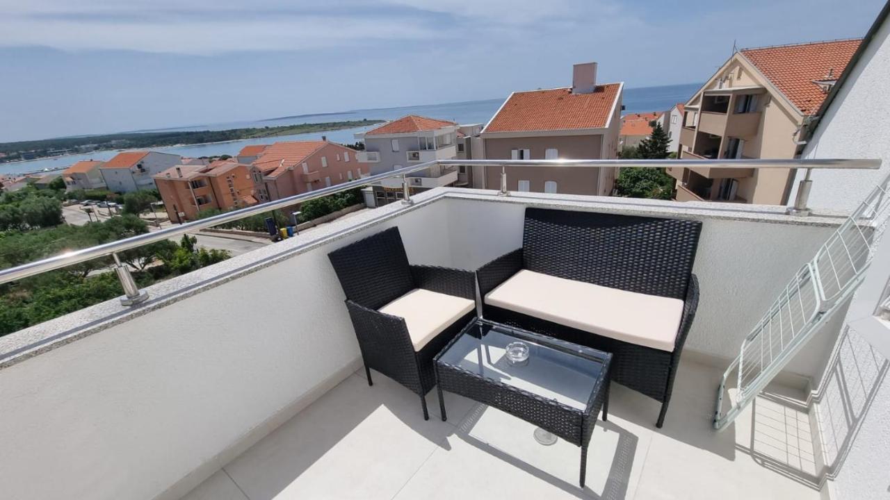 Kings Landing Apartment Novalja Exterior photo