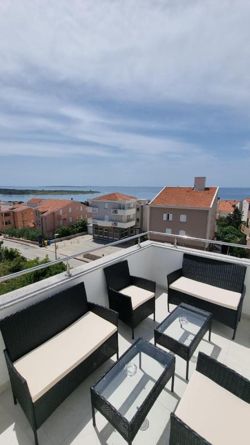 Kings Landing Apartment Novalja Exterior photo
