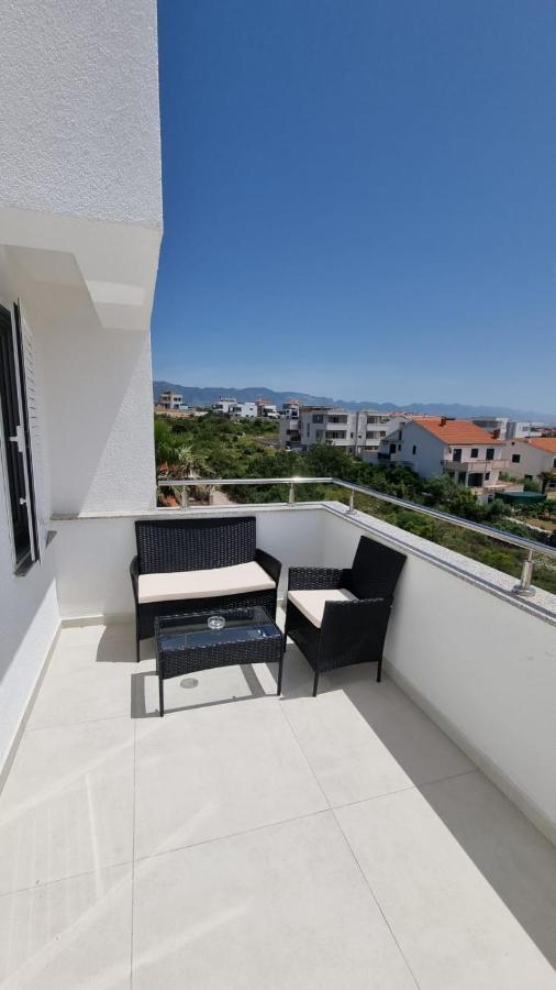 Kings Landing Apartment Novalja Exterior photo