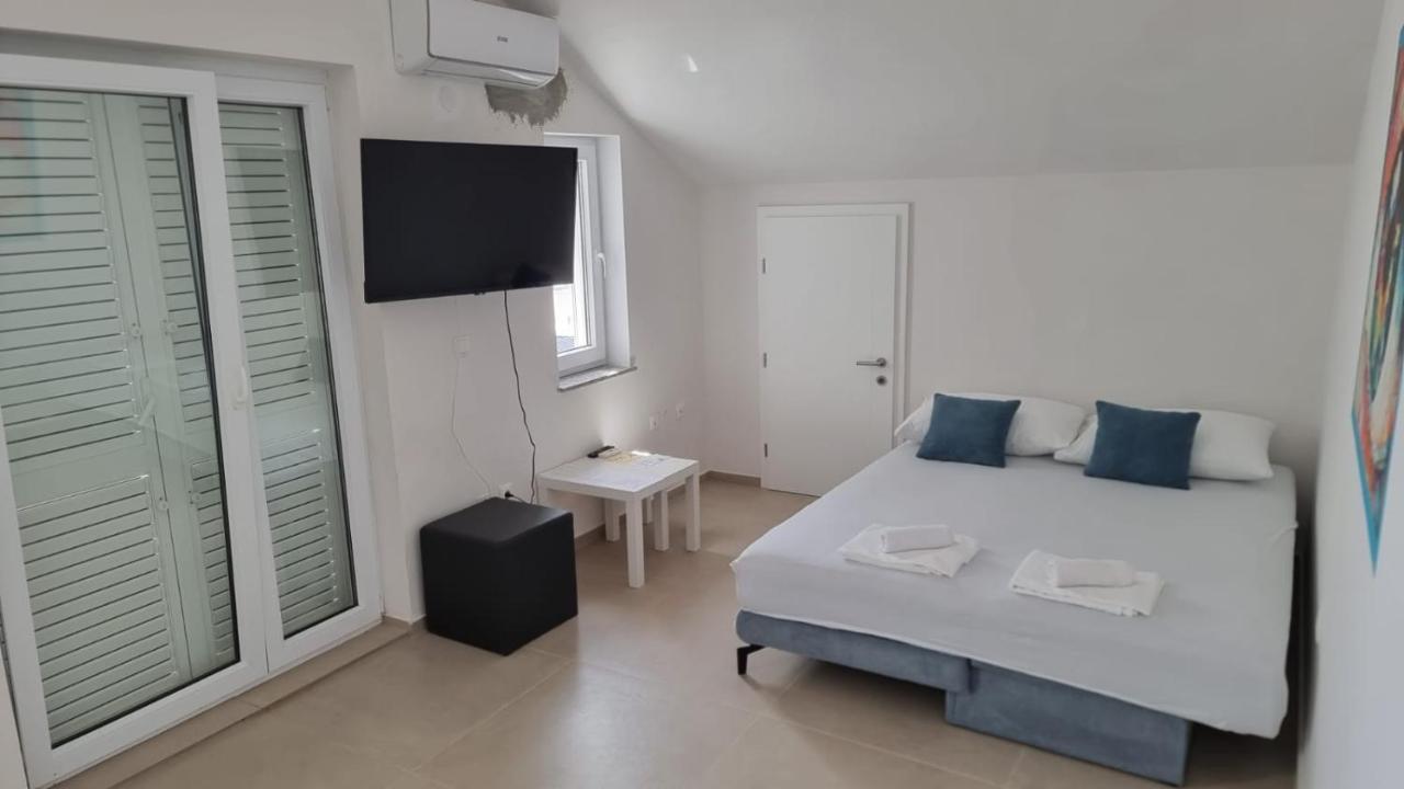 Kings Landing Apartment Novalja Exterior photo